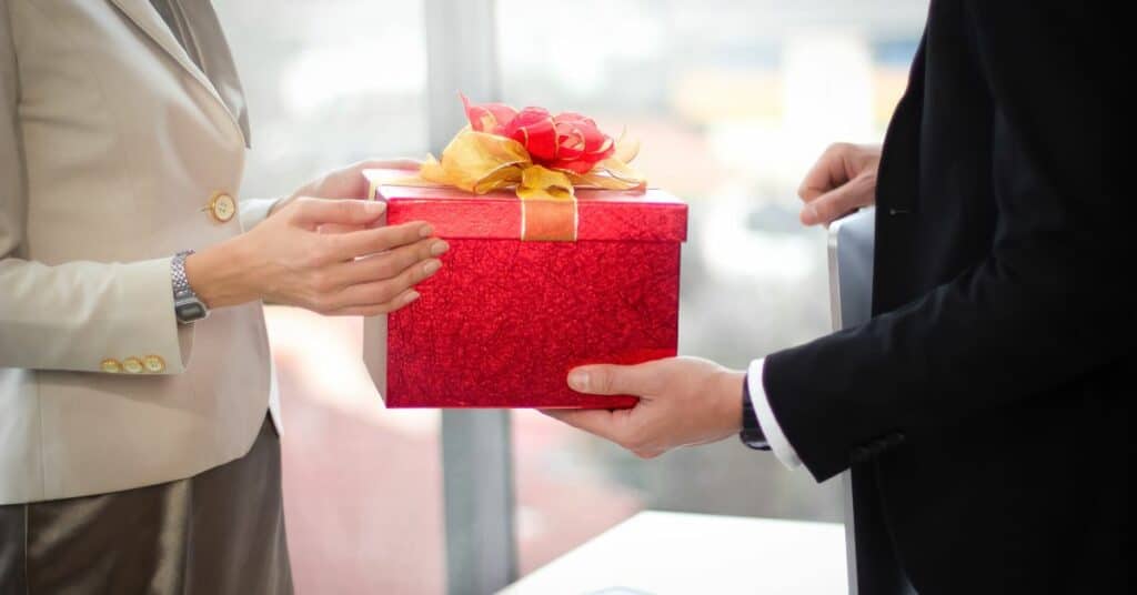 כמה רעיונות עבור מתנות אפקטיביות לעובדים שלכם